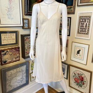 70s Vintage Barbizon Cream Nylon Scalloped Edge Adjustable Strap Slip Dress XS